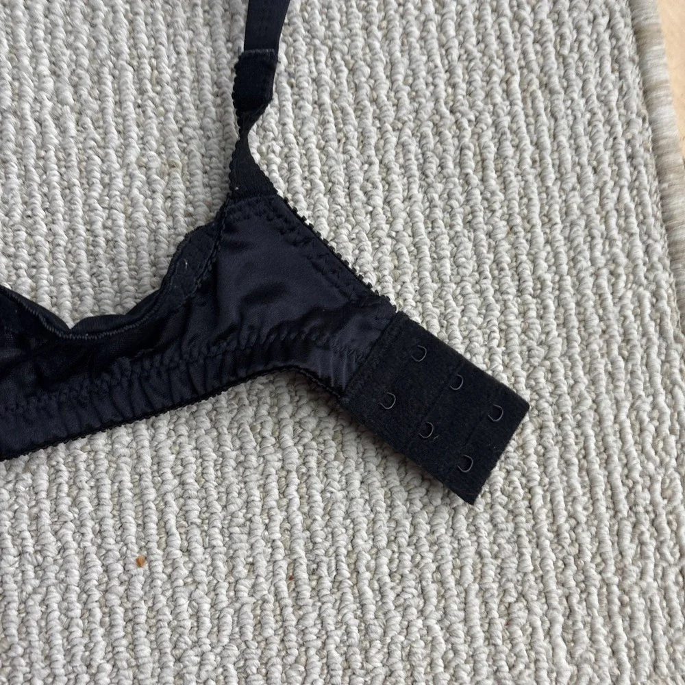 Vintage The Lovable Company Bra 36B Black Satin Polyester Wireless Bra